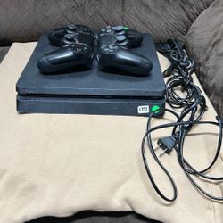 PS4 Slim 1TB + 2 Controles + Cables (Excelente estado)