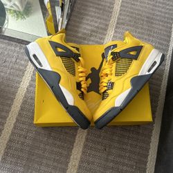 AJ4 Retro Lightning