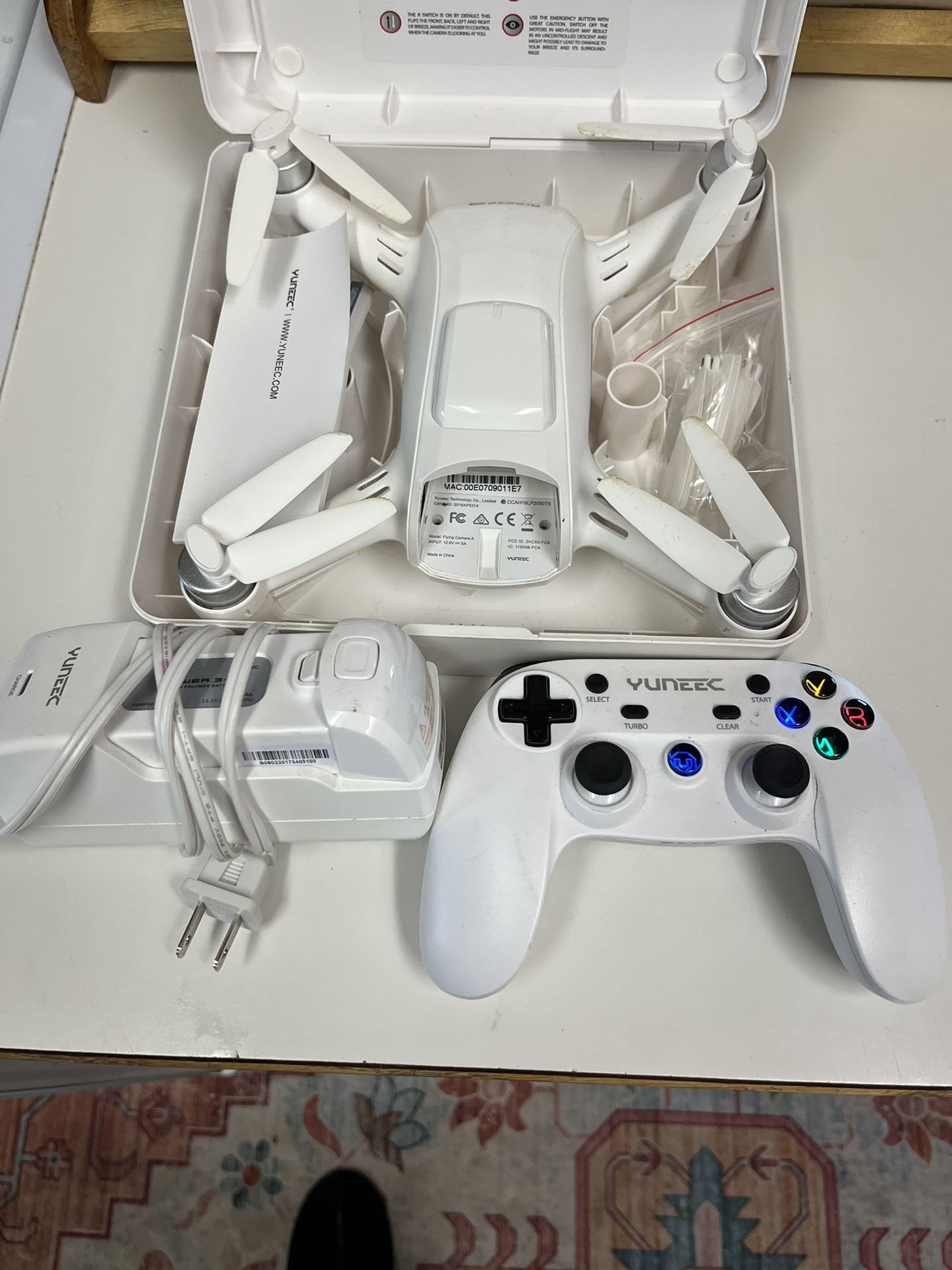 4K Camera Drone, Yuneec Breeze, White BATTERY, CHARGER & CONTROLLER