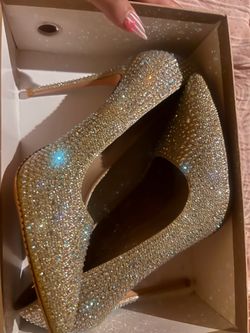 Elisabet tang  ,rhinestone stilettos