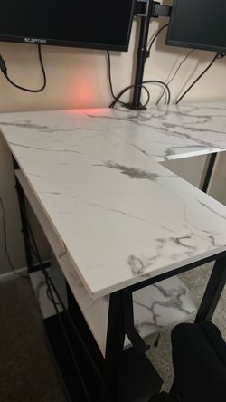 L-Shaped Desk with Marble Print Top