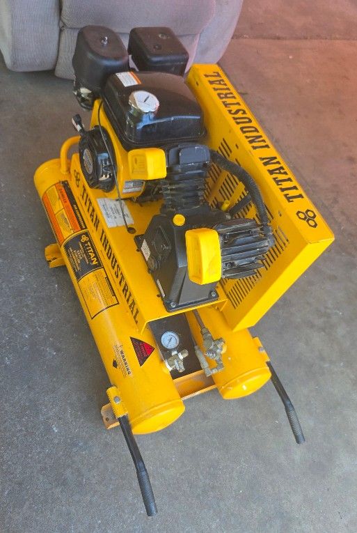 TITAN INDUSTRIAL COMMERCIAL AIR COMPRESSOR 5.5HP 8 GAL.