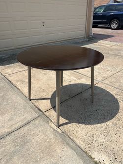 42” round wood dining table