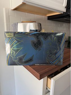Pokemon Mega Charizard X ex Ultra Premium Collection Box