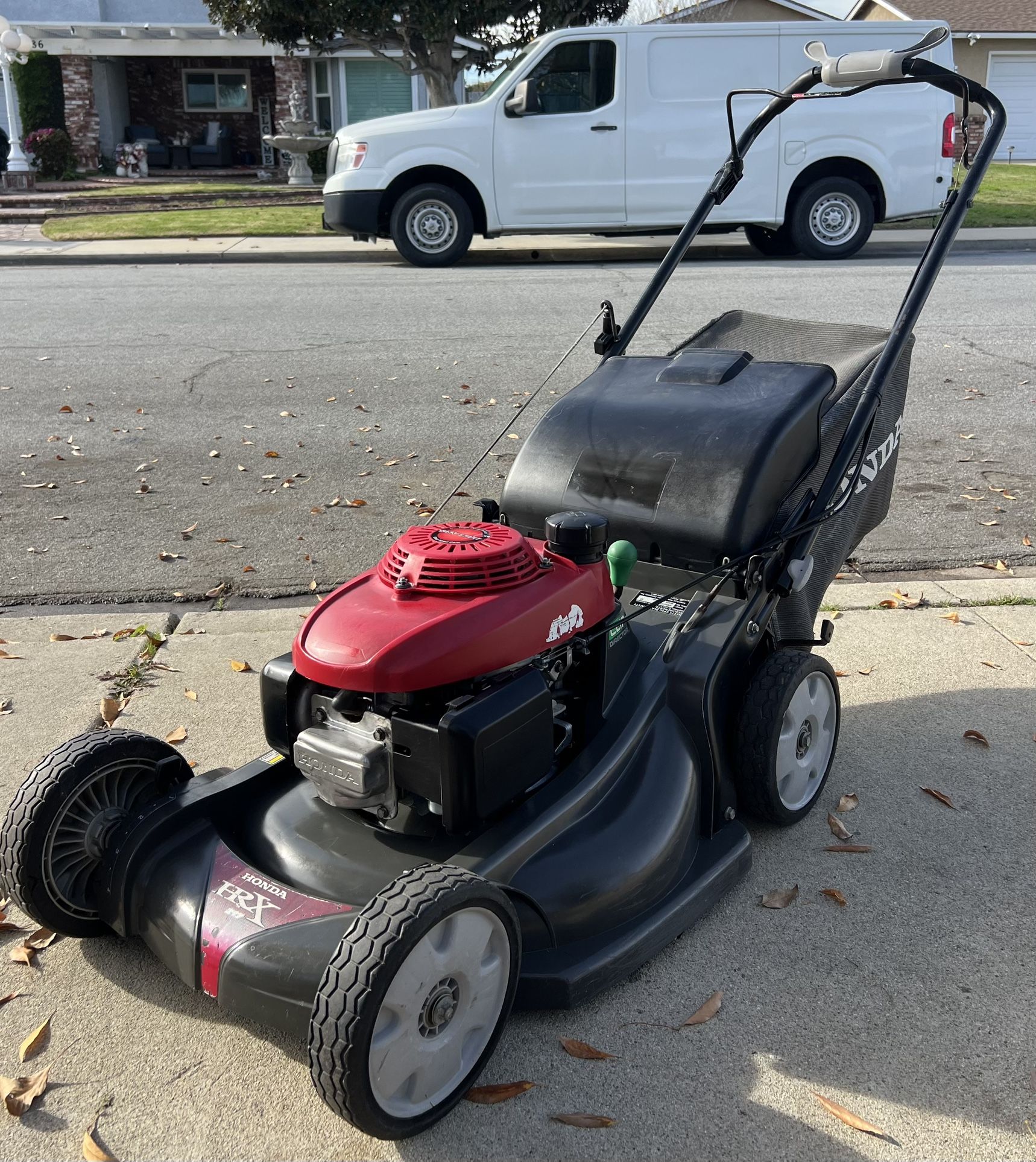 Honda HRX217 self-propelled Lawn Mower In good working order recently did a complete tuneup on. It runs perfect.