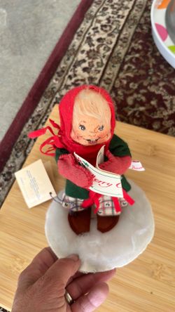 Annalee Christmas Caroler