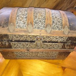 Antique steamer Truck / Chest