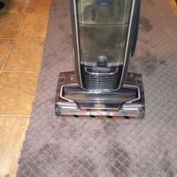 SHARK APEX VACUUM/ DETACHABLE BODY FOR GREAT USE