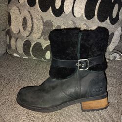 Women's Uggs Size 7