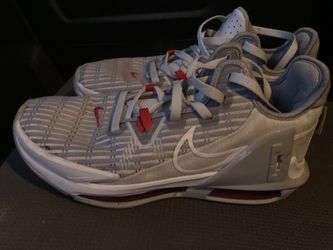 Men’s Nike Shoes Size 7.5