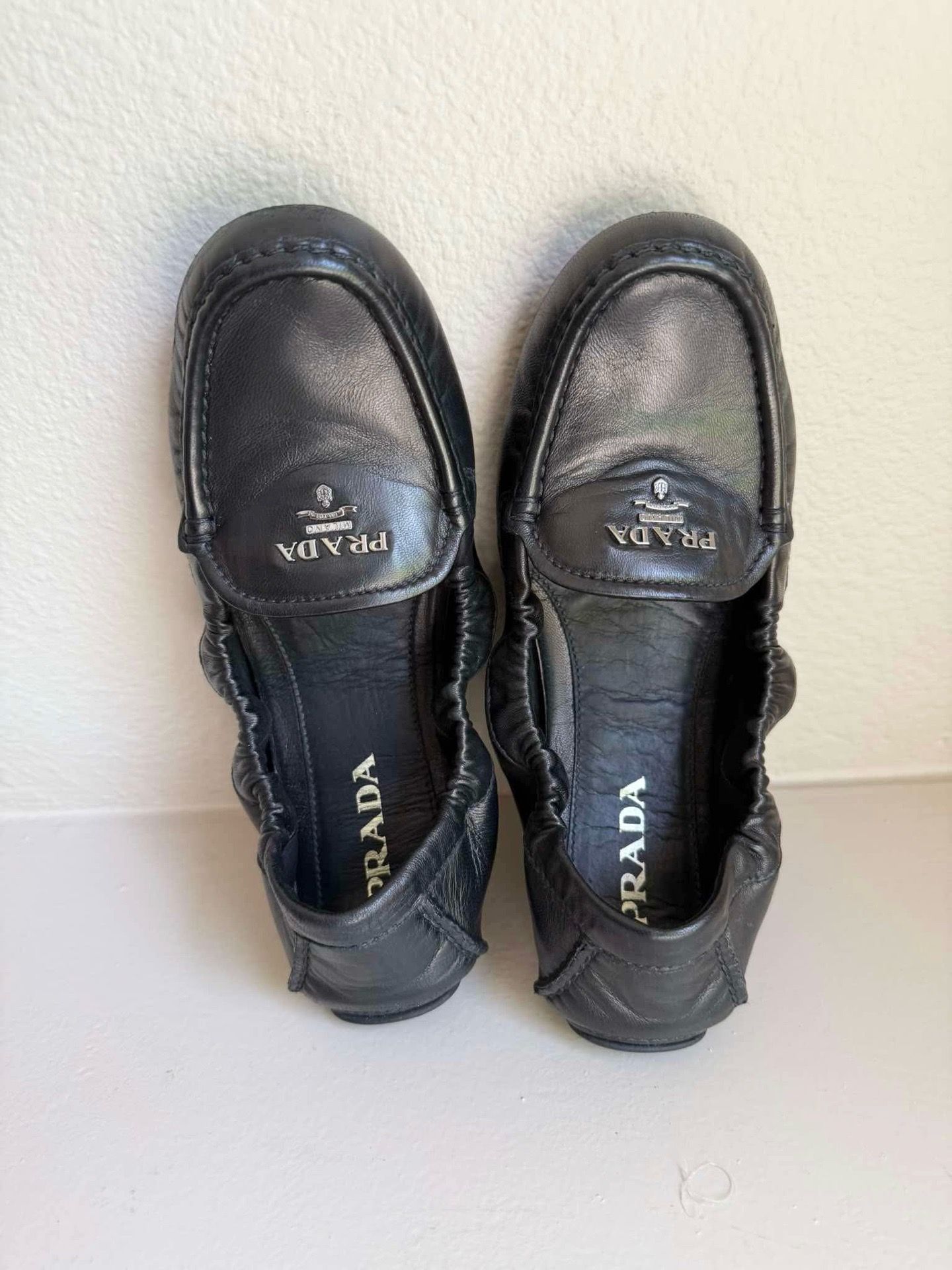 PRADA Women’s Black Leather Slip-On Loafer Flats Closed Toe Logo