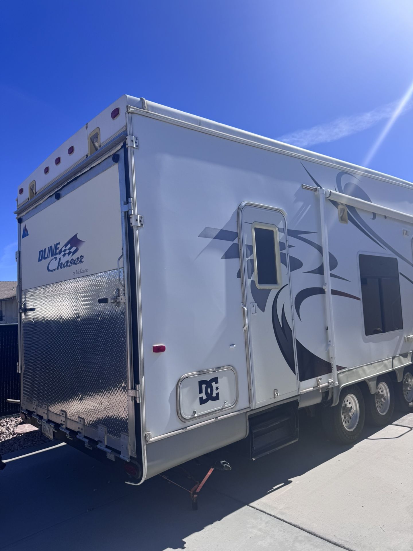 2006 McKenzie Dune Chaser Toy Hauler 