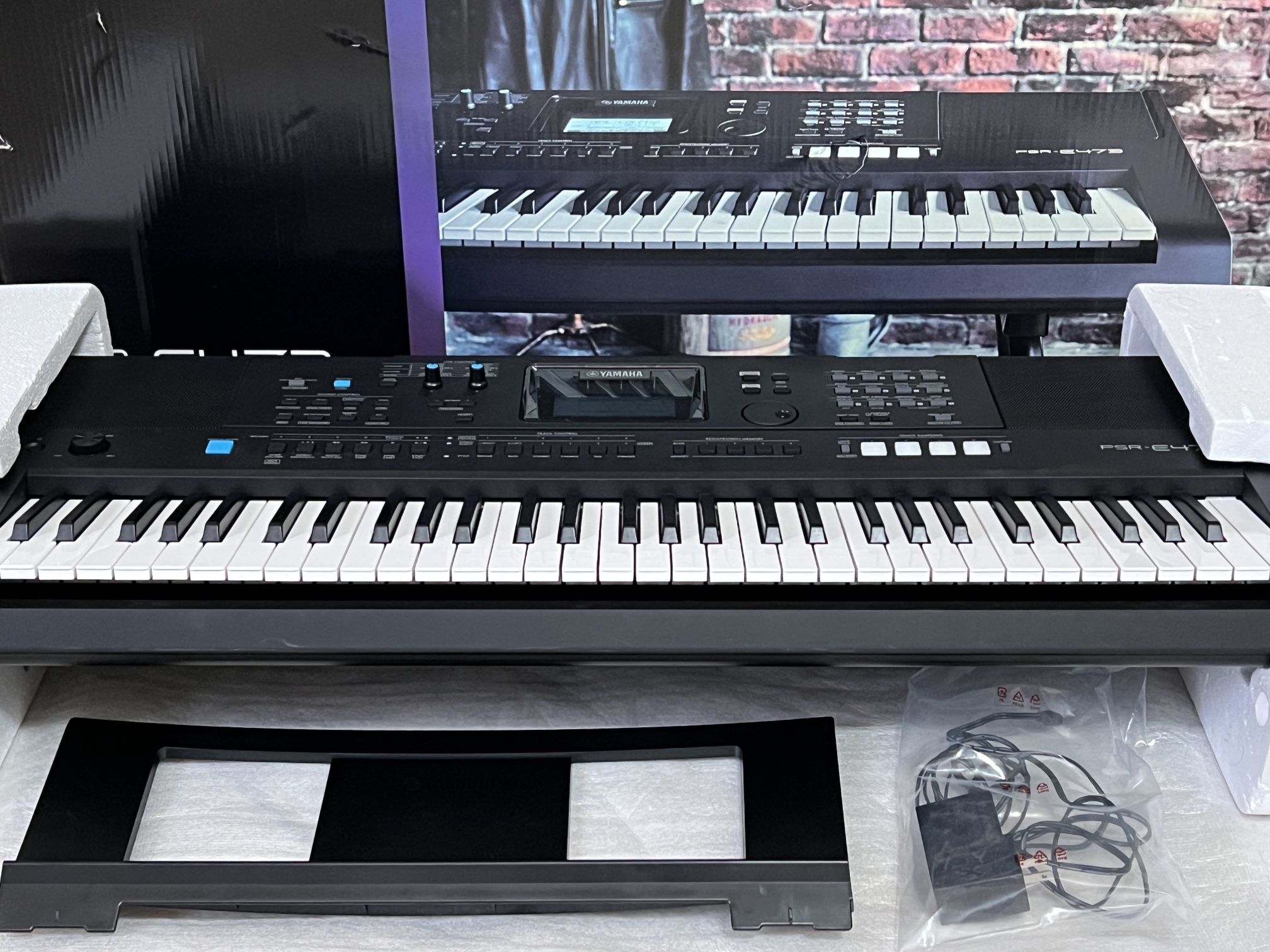 Yamaha PSR E473 61-key Portable Keyboard - Black | OPEN BOX