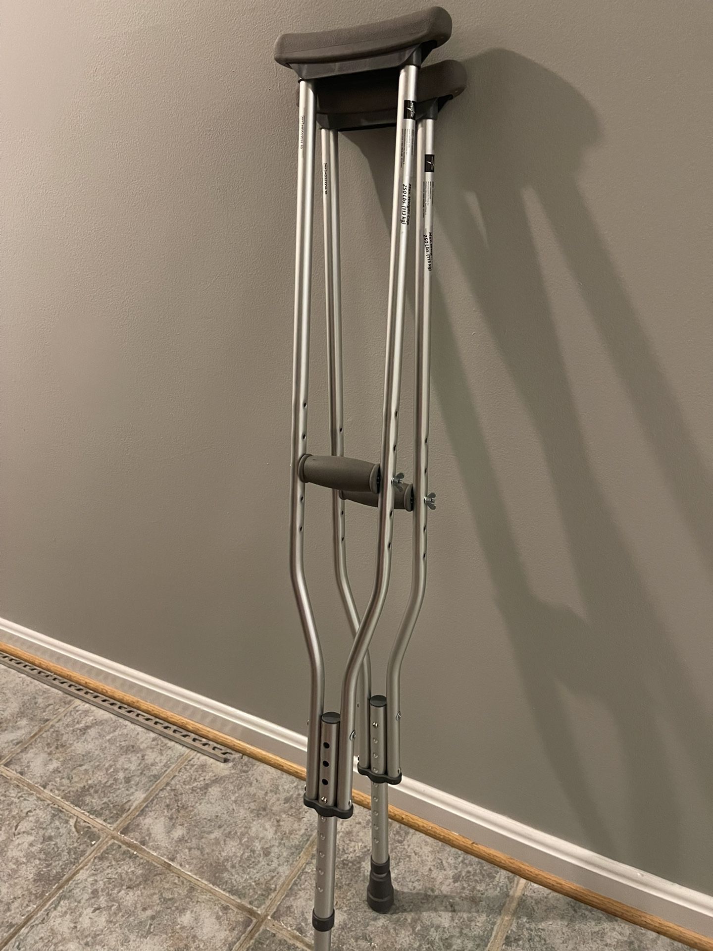 Free Crutches 5’10