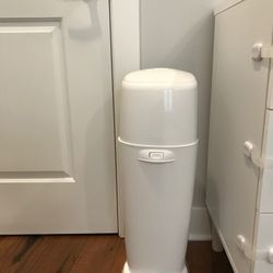 2 Diaper Genies And Refills 