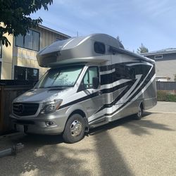 2016 Winnebago Navion 24J