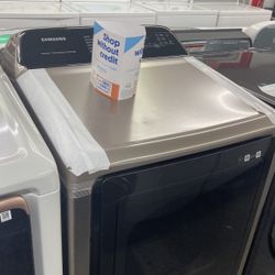 New Scratch And Dent Samsung Dryer. 1 Year Warranty 