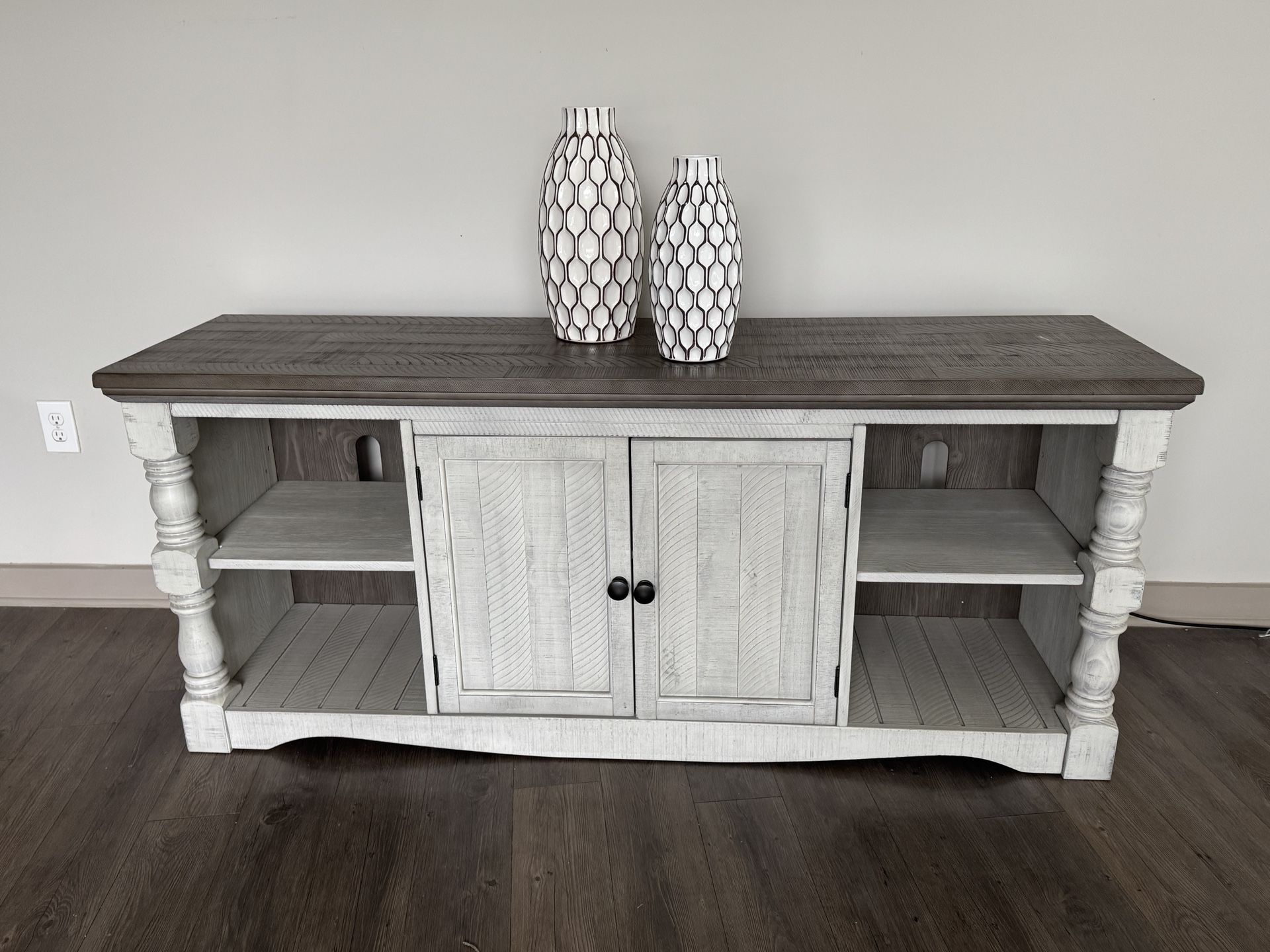 Ashley TV Stand 67''. Semi-New (2 months used) Excellent condition. PICKUP TODAY=BETTER PRICE