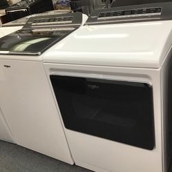 New Scratch And Dent Whirlpool Washer And Dryer Set. 1 year Warranty 