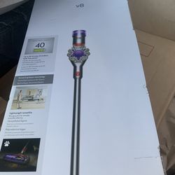 Dyson V8