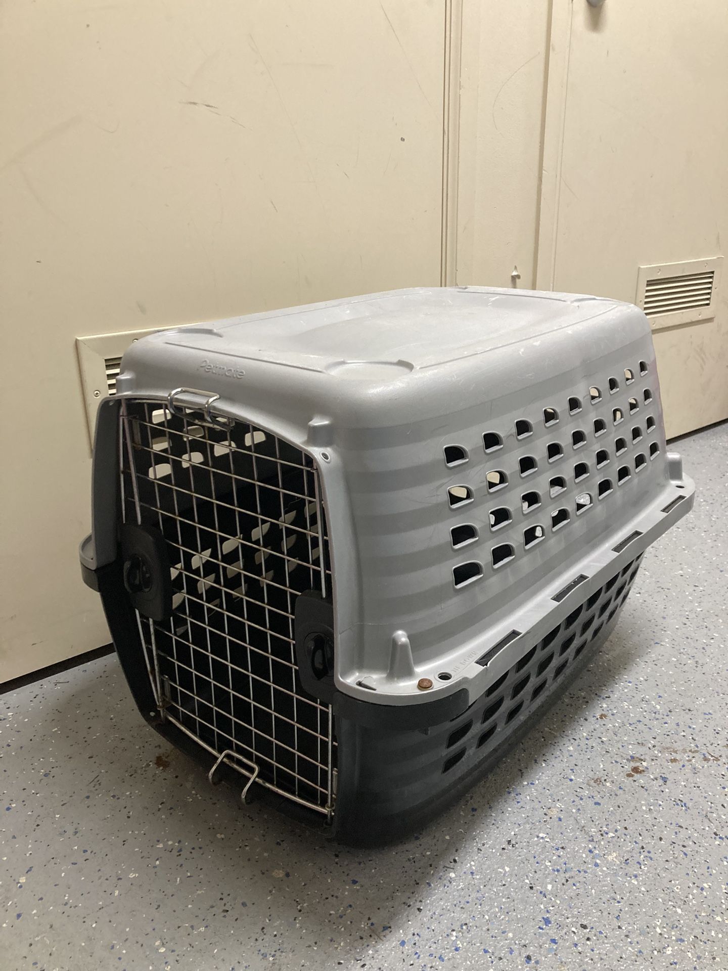 Petmate- Cage for animals (cats, dogs).