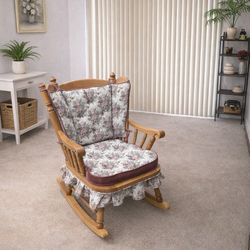 Solid Wood Rocking Chair – Comfortable Vintage Rocker