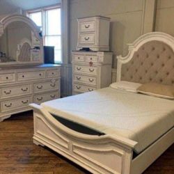 Realyn Chipped White Bedroom Set Queen Or King Set Bed, Dresser, Mirror, Nightstand, Chest 