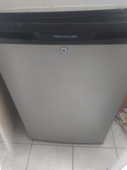 Frigidaire mini fridge