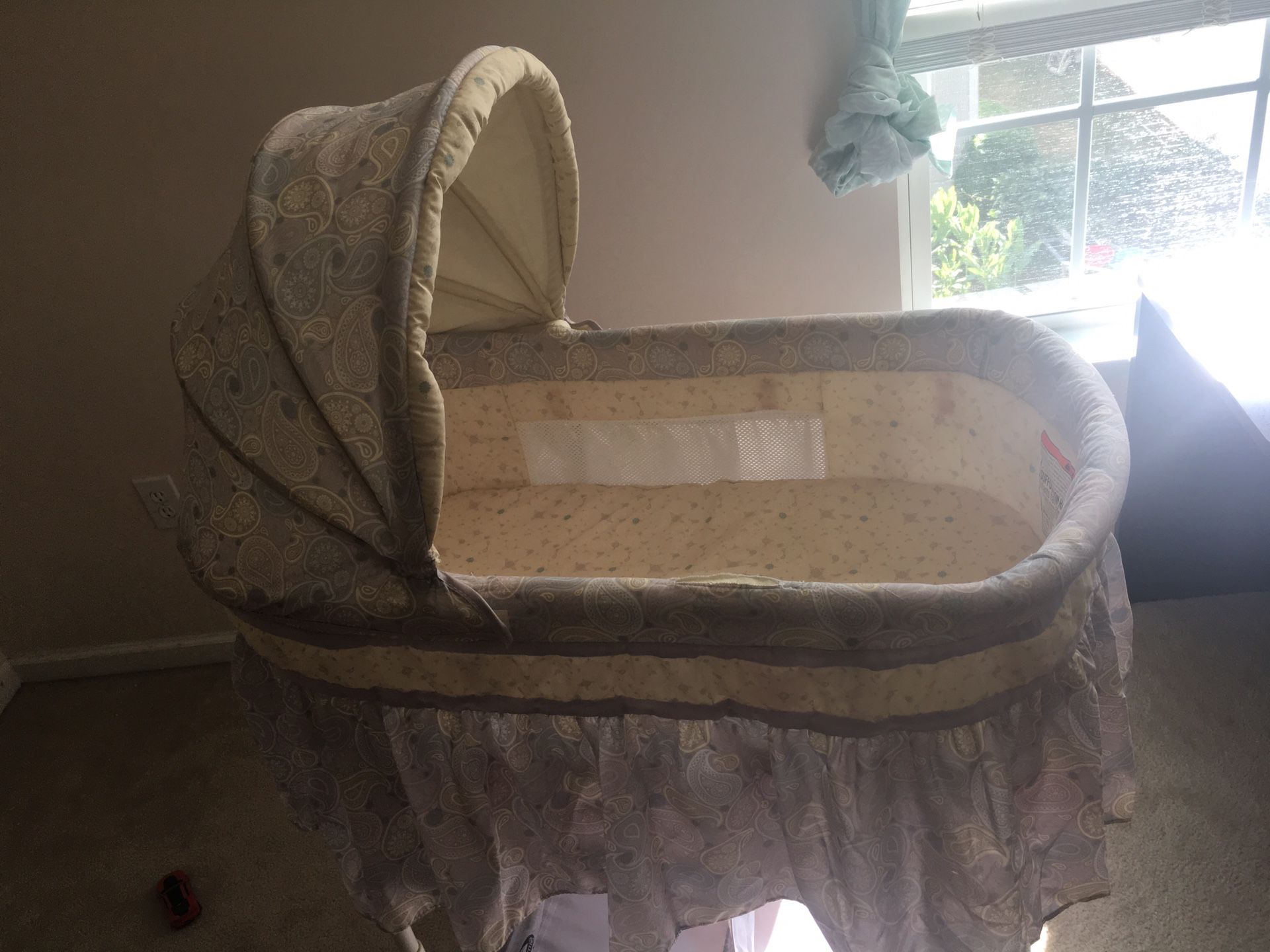 bayby sleeping bed , only used for few time , like brand new