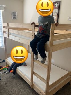 Twin bunk beds