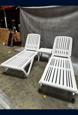 $150 New 3 Pieces White Plastic Outdoor Patio Pool Chase Lounge. Adjustable Recliner.