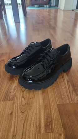 Womens platform polished black loafers