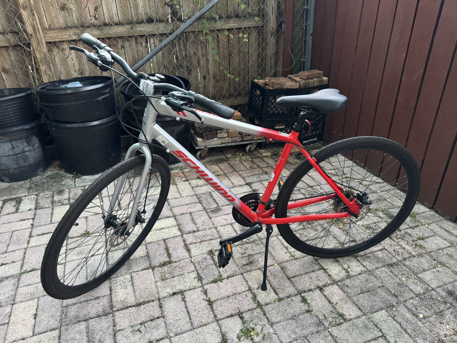 Schwinn Men's Circuit 700c/28 Hybrid Model