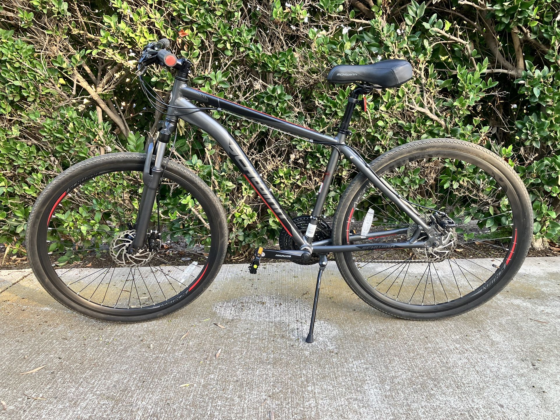 Schwinn Hybrid Bike (M/L Frame - 700c Tires)