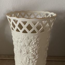 Lenox Vase. NO HOLD