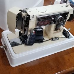 Dressmaker ZIG ZAG Sewing Machine 