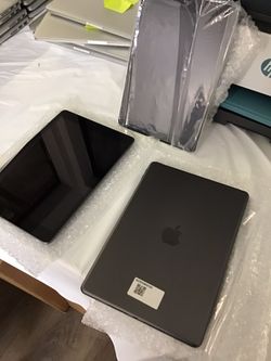 iPad Gen 8. Like New.  50%off Retails.  
