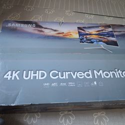 Samsung 32" 4K UHD Curved Monitor 