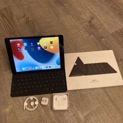 IPAD 7th GENERATION WI-FI + CELLULAR 32GB & APPLE SMART KEYBOARD + BRAND NEW ACCESSORIES 