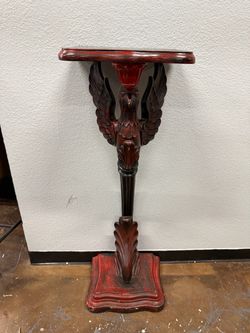 Eagle wood pedestal