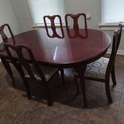 Dinner Table and 5 Chairs ( Antique)