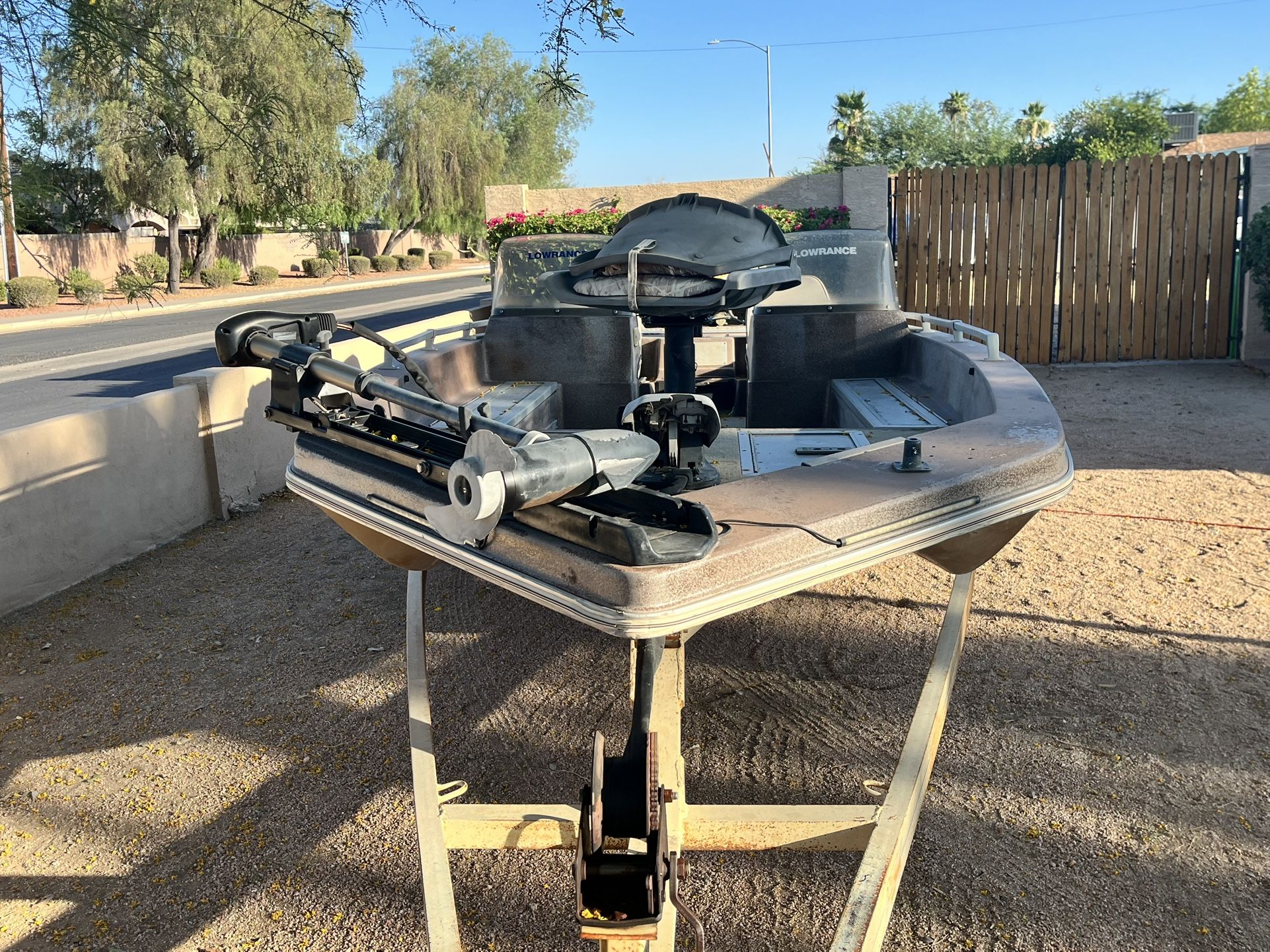Cajun Bass Boat 19 Ft Needs TLC Runs Greatl $2500 OBO