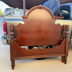 BEAUTIFUL QUEEN- FULL SIZE BEDROOM SET:  BED FRAME / POLES- DRESSER/ MIRROR- NIGHTSTAND- TALL CHEST 🥰