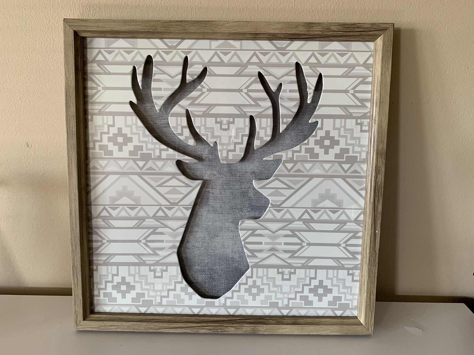 Deer wall hanging 15”x15”x1” LIKE NEW EXCELLENT CONDITION