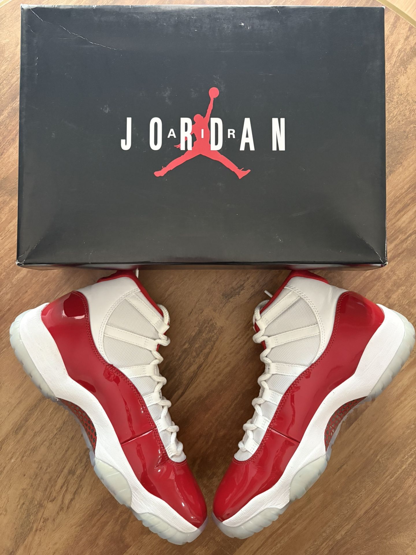 Nike Air Jordan 11 Retro 2022 Cherry Red Men’s Size 10.5 EXCELLENT CONDITION