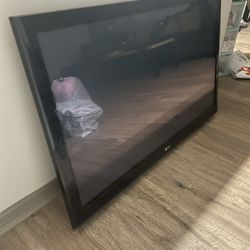 LG Plasma 45 In With Mount TV 