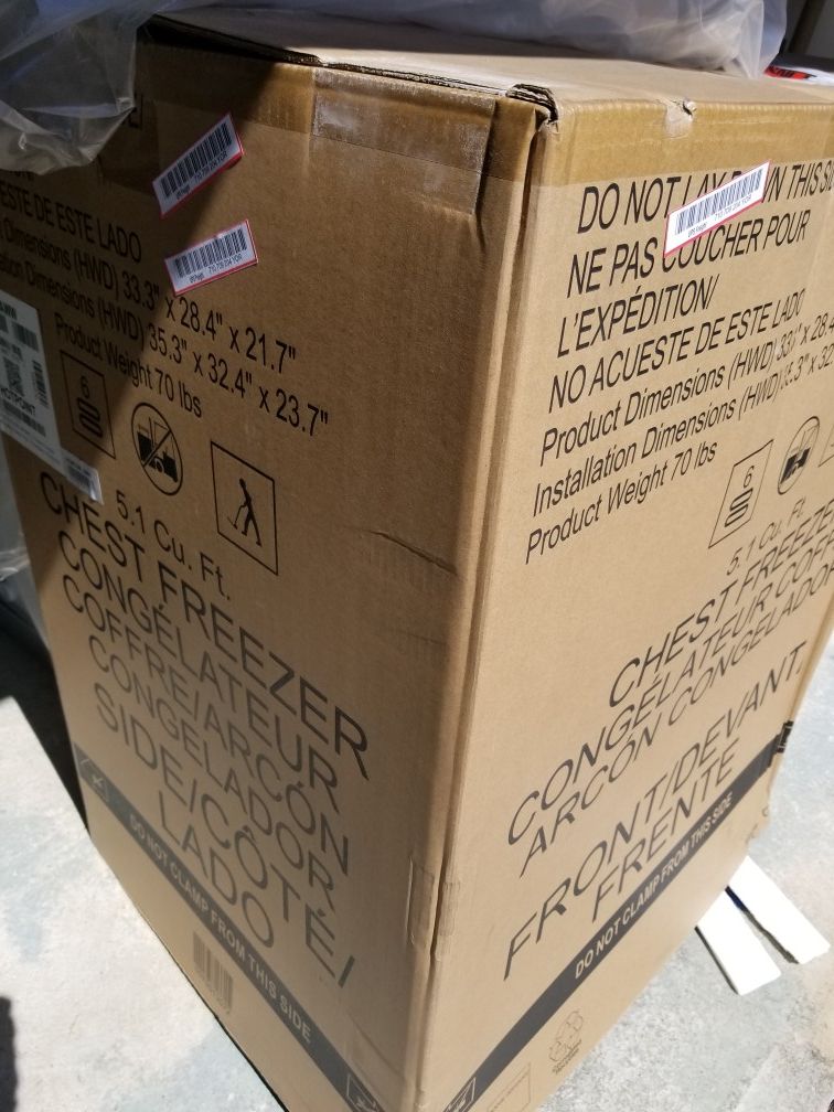 HotPoint Chest Freezer 5.1 cu.ft. (Pickup Only) for Sale in Westbury