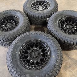 17 Inch Kmc 6x139 With 33 12 50 17 Rt