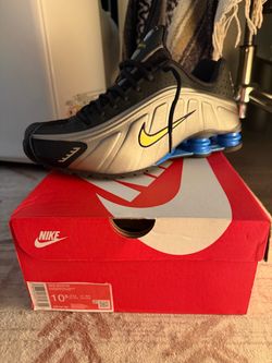 Brand New Nike Shox R4 Sneakers Size 10.5