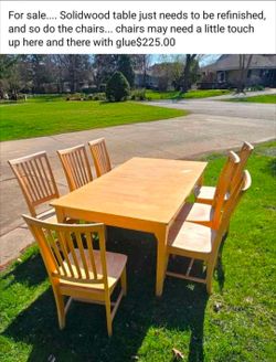 Solid wood table with chairs.... Needs to be refurnished.... Chairs may need a little touch up here and there with glue.